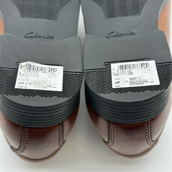 Clarks Tan Leather Cap Toe Oxfords